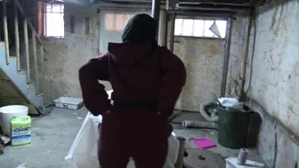 Saudi XXX mom shakes her big booty for the camera in the garage