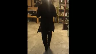 Muslim XXX chick demonstrates her thick yummy ass for the camera