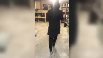 Muslim XXX chick demonstrates her thick yummy ass for the camera