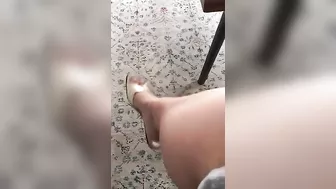 Arab mom needs to have her XXX feet worshiped by submissive hubby