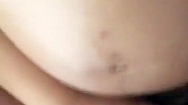 Amateur Arabic video of pregnant XXX mom taking dick into hairy slit