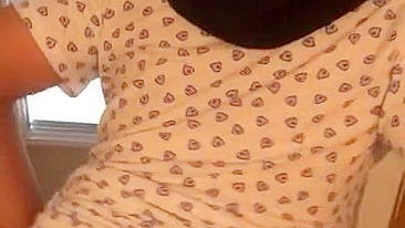 Muslim pregnant mom reveals big breasts and booty for XXX video