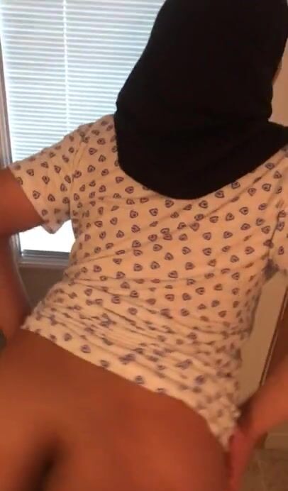 406px x 692px - Muslim pregnant mom reveals big breasts and booty for XXX video | AREA51. PORN