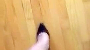 Syrian XXX mom reveals her sexy feet in shoes and teases her man
