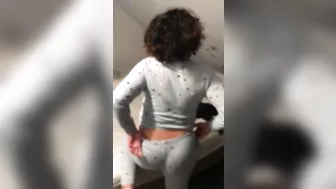 Muslim XXX hottie takes pants off to expose her big ass to the man