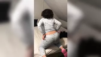Muslim XXX hottie takes pants off to expose her big ass to the man