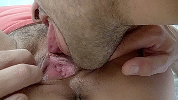 Lustful boyfriend stretches and licks Arab babe's XXX pussy on the camera