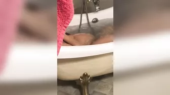 Perverted dude spies on pregnant Arabic XXX stepsis in the bathroom