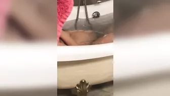 Perverted dude spies on pregnant Arabic XXX stepsis in the bathroom