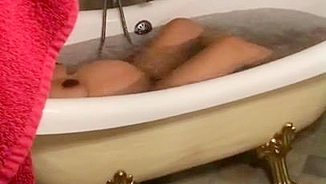 Perverted dude spies on pregnant Arabic XXX stepsis in the bathroom