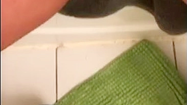 Dirty Arabian slut comes to the public toilet to tease her XXX twat