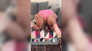 Moroccan mom is ready for anal and shakes XXX ass in pink panties