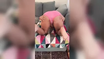 Moroccan mom is ready for anal and shakes XXX ass in pink panties