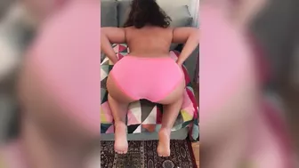 Moroccan mom is ready for anal and shakes XXX ass in pink panties