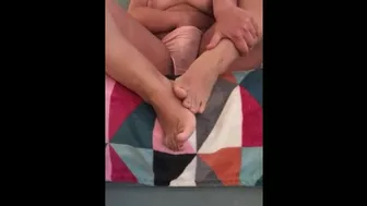 Pakistani XXX video of topless chick masturbating her craving twat