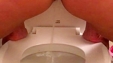 Egyptian amateur close-up of horny XXX mom peeing in the toilet