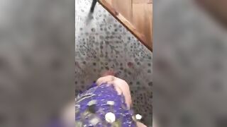 Young Arab woman shakes asshole filming herself doing XXX belly dance