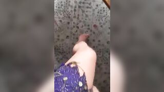 Young Arab woman shakes asshole filming herself doing XXX belly dance