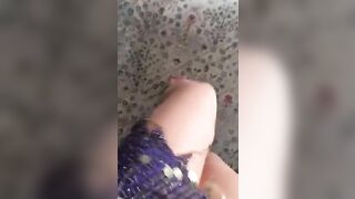 Young Arab woman shakes asshole filming herself doing XXX belly dance