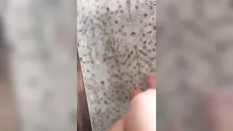 Young Arab woman shakes asshole filming herself doing XXX belly dance