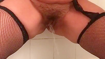 Egyptian mom in stockings moans because it feels good to perform XXX peeing