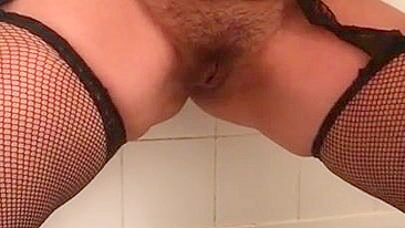 Egyptian mom in stockings moans because it feels good to perform XXX peeing