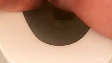 Egyptian mom sits down on toilet and spreads pussy lips to pee in XXX video