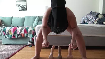 Married Egyptian mom in hijab is interested in pissing on XXX toys