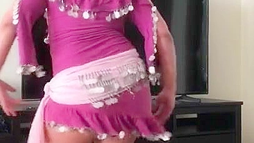 Amateur Egypt XXX actress performs the belly dance in a purple suit