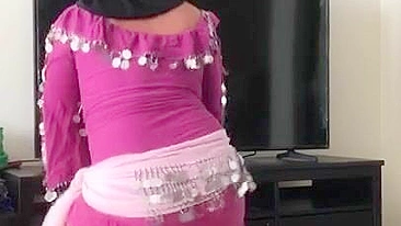 Amateur Egypt XXX actress performs the belly dance in a purple suit