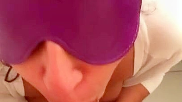 Tunisian mom with blindfold pleases XXX fuckstick with mouth on camera