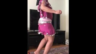 Amateur Palestinian XXX actress performs belly dance and shakes her back door