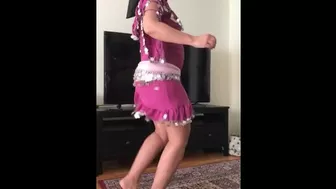 Amateur Palestinian XXX actress performs belly dance and shakes her back door