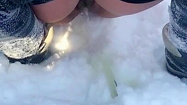 Pissing on show is XXX dream of Muslim mom who does it till last drop