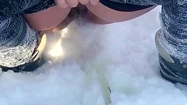 Pissing on show is XXX dream of Muslim mom who does it till last drop