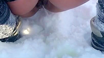 Pissing on show is XXX dream of Muslim mom who does it till last drop