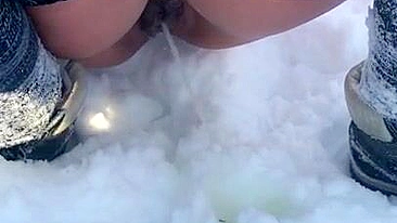 Pissing on show is XXX dream of Muslim mom who does it till last drop
