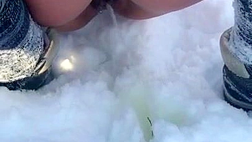 Pissing on show is XXX dream of Muslim mom who does it till last drop