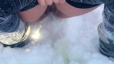 Pissing on show is XXX dream of Muslim mom who does it till last drop