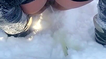 Pissing on show is XXX dream of Muslim mom who does it till last drop