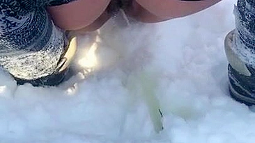 Pissing on show is XXX dream of Muslim mom who does it till last drop