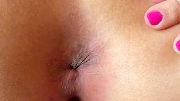 Syrian mom puts butt in camera and touches her XXX opening close-up