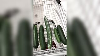 Arab mom gladly takes cucumbers of different size for XXX show at home