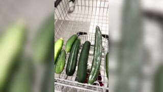 Arab mom gladly takes cucumbers of different size for XXX show at home