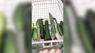 Arab mom gladly takes cucumbers of different size for XXX show at home