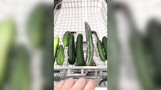 Arab mom gladly takes cucumbers of different size for XXX show at home