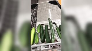 Arab mom gladly takes cucumbers of different size for XXX show at home