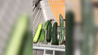 Arab mom gladly takes cucumbers of different size for XXX show at home