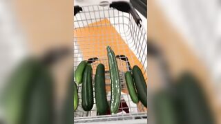 Arab mom gladly takes cucumbers of different size for XXX show at home