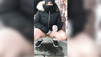 Dubai mom is addicted to XXX flashing in public places so today she pisses